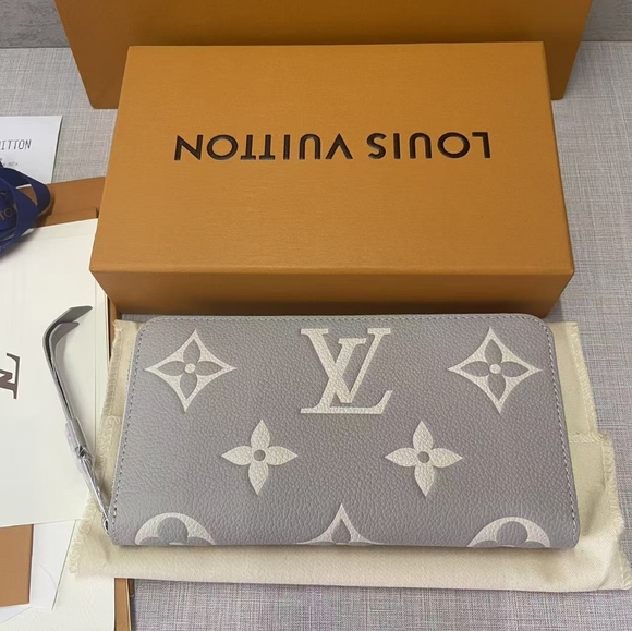 Louis Vuitton Handbags - Louis Vuitton Monogram Zippy Wallet